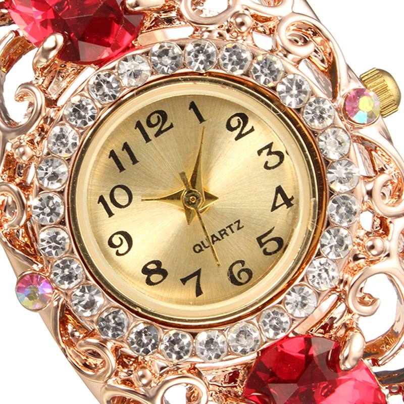 Retro-tyylinen Naisten Rannekoru Kello Flower Diamond Quartz Watch