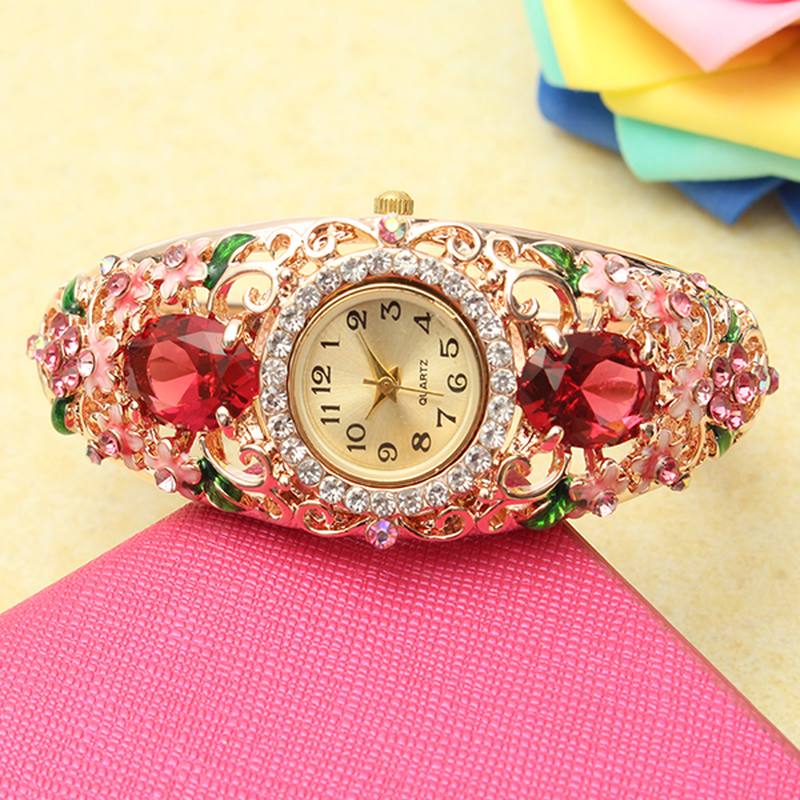 Retro-tyylinen Naisten Rannekoru Kello Flower Diamond Quartz Watch