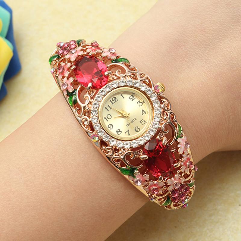 Retro-tyylinen Naisten Rannekoru Kello Flower Diamond Quartz Watch